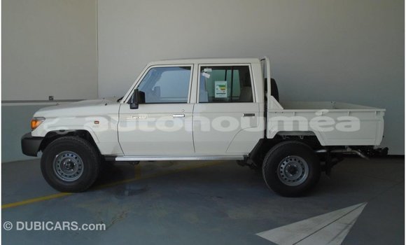 Acheter Import Voiture Toyota Land Cruiser Blanc à Import - Dubai, Iles Acheter Import Voiture Toyota Land Cruiser Blanc à Import - Dubai, Iles