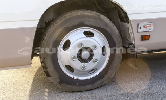 Acheter Import Voiture Toyota Coaster Blanc à Import - Dubai, Iles Acheter Import Voiture Toyota Coaster Blanc à Import - Dubai, Iles