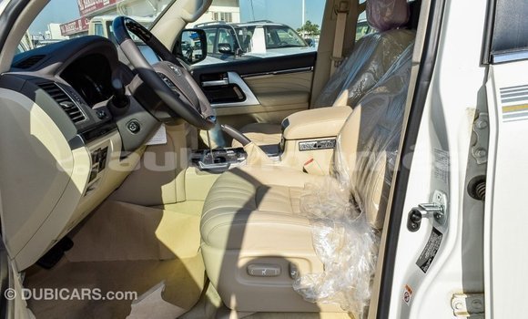 Acheter Import Voiture Toyota Land Cruiser Blanc à Import - Dubai, Iles Acheter Import Voiture Toyota Land Cruiser Blanc à Import - Dubai, Iles