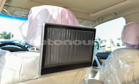 Acheter Import Voiture Toyota Land Cruiser Blanc à Import - Dubai, Iles Acheter Import Voiture Toyota Land Cruiser Blanc à Import - Dubai, Iles