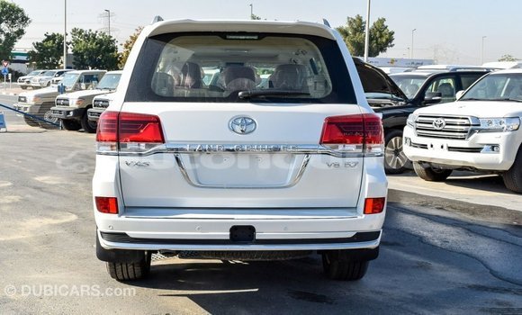 Acheter Import Voiture Toyota Land Cruiser Blanc à Import - Dubai, Iles Acheter Import Voiture Toyota Land Cruiser Blanc à Import - Dubai, Iles