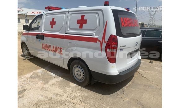 Buy Import Hyundai Accent White Car in Import - Dubai in Iles Buy Import Hyundai Accent White Car in Import - Dubai in Iles