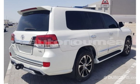 Acheter Import Voiture Toyota Land Cruiser Blanc à Import - Dubai, Iles Acheter Import Voiture Toyota Land Cruiser Blanc à Import - Dubai, Iles