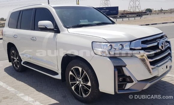 Acheter Import Voiture Toyota Land Cruiser Blanc à Import - Dubai, Iles Acheter Import Voiture Toyota Land Cruiser Blanc à Import - Dubai, Iles
