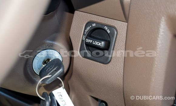 Acheter Import Voiture Toyota Land Cruiser Beige à Import - Dubai, Iles Acheter Import Voiture Toyota Land Cruiser Beige à Import - Dubai, Iles