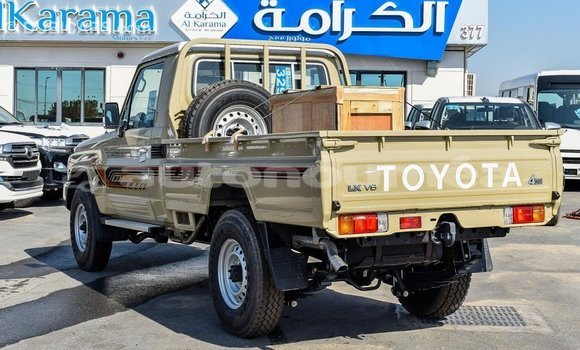Acheter Import Voiture Toyota Land Cruiser Beige à Import - Dubai, Iles Acheter Import Voiture Toyota Land Cruiser Beige à Import - Dubai, Iles