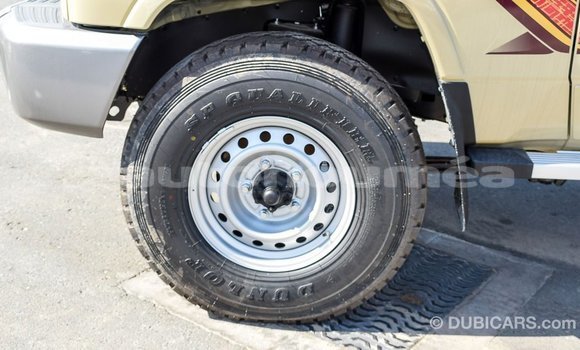 Acheter Import Voiture Toyota Land Cruiser Beige à Import - Dubai, Iles Acheter Import Voiture Toyota Land Cruiser Beige à Import - Dubai, Iles