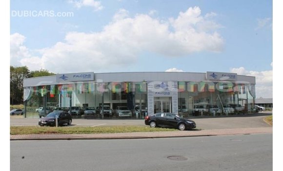 Buy Import Toyota Hilux White Car in Import - Dubai in Iles Buy Import Toyota Hilux White Car in Import - Dubai in Iles