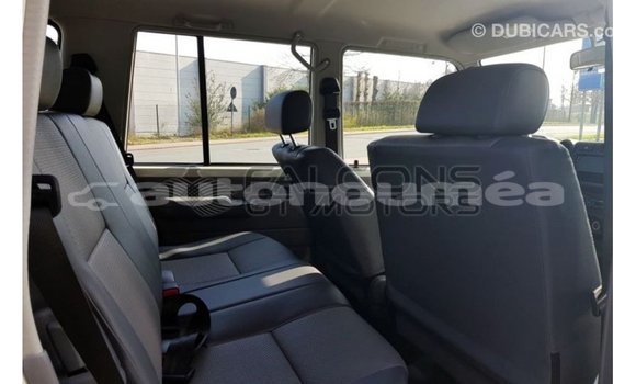 Buy Import Toyota Land Cruiser White Car in Import - Dubai in Iles Buy Import Toyota Land Cruiser White Car in Import - Dubai in Iles