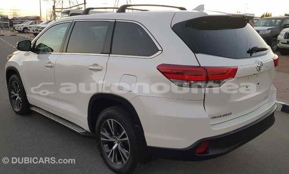Acheter Import Voiture Toyota Highlander Blanc à Import - Dubai, Iles Acheter Import Voiture Toyota Highlander Blanc à Import - Dubai, Iles