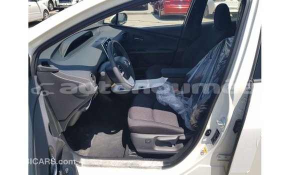 Acheter Import Voiture Toyota Prius Blanc à Import - Dubai, Iles Acheter Import Voiture Toyota Prius Blanc à Import - Dubai, Iles
