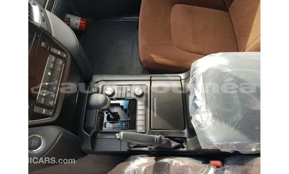 Buy Import Toyota Land Cruiser Black Car in Import - Dubai in Iles Buy Import Toyota Land Cruiser Black Car in Import - Dubai in Iles