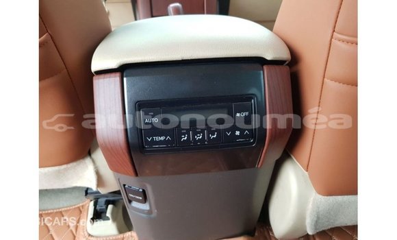 Acheter Import Voiture Toyota Prado Blanc à Import - Dubai, Iles Acheter Import Voiture Toyota Prado Blanc à Import - Dubai, Iles