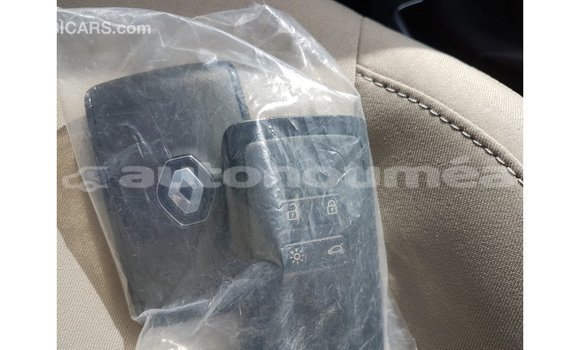 Buy Import Renault 19 Green Car in Import - Dubai in Iles Buy Import Renault 19 Green Car in Import - Dubai in Iles