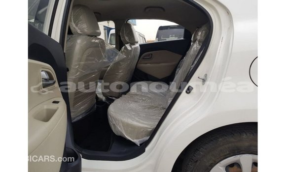 Buy Import Kia Rio White Car in Import - Dubai in Iles Buy Import Kia Rio White Car in Import - Dubai in Iles