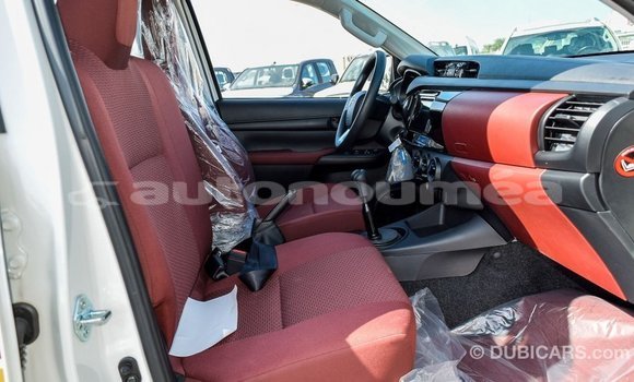 Buy Import Toyota Hilux White Car in Import - Dubai in Iles Buy Import Toyota Hilux White Car in Import - Dubai in Iles