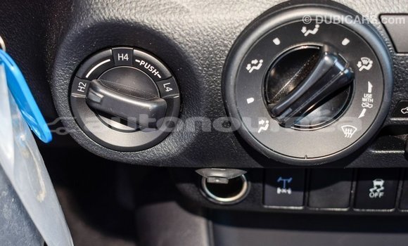 Buy Import Toyota Hilux White Car in Import - Dubai in Iles Buy Import Toyota Hilux White Car in Import - Dubai in Iles