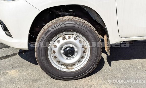Buy Import Toyota Hilux White Car in Import - Dubai in Iles Buy Import Toyota Hilux White Car in Import - Dubai in Iles