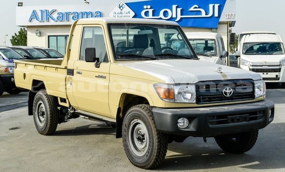 Acheter Import Voiture Toyota Land Cruiser Beige à Import - Dubai, Iles Acheter Import Voiture Toyota Land Cruiser Beige à Import - Dubai, Iles