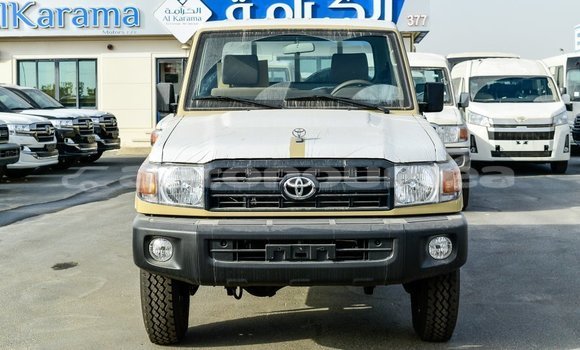 Acheter Import Voiture Toyota Land Cruiser Beige à Import - Dubai, Iles Acheter Import Voiture Toyota Land Cruiser Beige à Import - Dubai, Iles