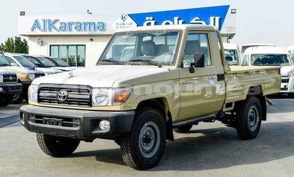 Acheter Import Voiture Toyota Land Cruiser Beige à Import - Dubai, Iles Acheter Import Voiture Toyota Land Cruiser Beige à Import - Dubai, Iles