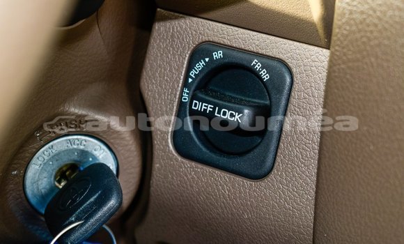 Acheter Import Voiture Toyota Land Cruiser Beige à Import - Dubai, Iles Acheter Import Voiture Toyota Land Cruiser Beige à Import - Dubai, Iles