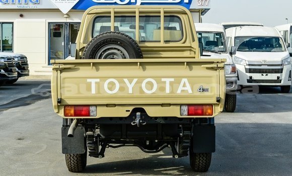 Acheter Import Voiture Toyota Land Cruiser Beige à Import - Dubai, Iles Acheter Import Voiture Toyota Land Cruiser Beige à Import - Dubai, Iles
