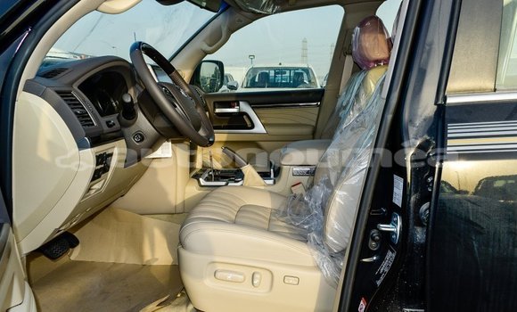 Buy Import Toyota Land Cruiser Black Car in Import - Dubai in Iles Buy Import Toyota Land Cruiser Black Car in Import - Dubai in Iles