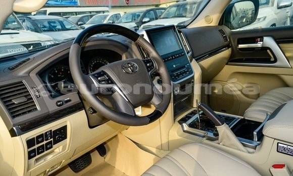 Buy Import Toyota Land Cruiser Black Car in Import - Dubai in Iles Buy Import Toyota Land Cruiser Black Car in Import - Dubai in Iles