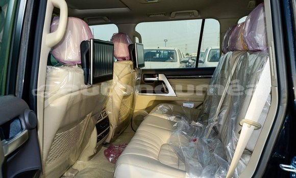 Buy Import Toyota Land Cruiser Black Car in Import - Dubai in Iles Buy Import Toyota Land Cruiser Black Car in Import - Dubai in Iles
