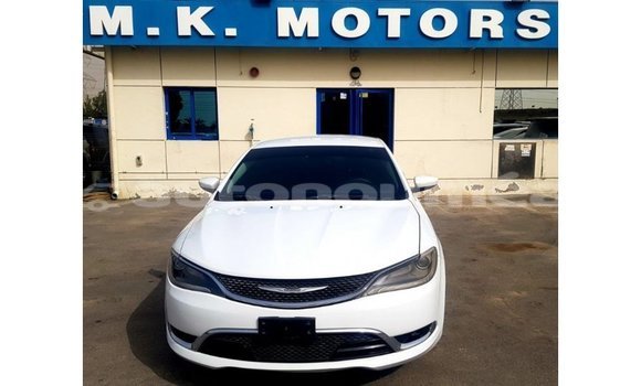 Acheter Import Voiture Chrysler 200 Blanc à Import - Dubai, Iles Acheter Import Voiture Chrysler 200 Blanc à Import - Dubai, Iles