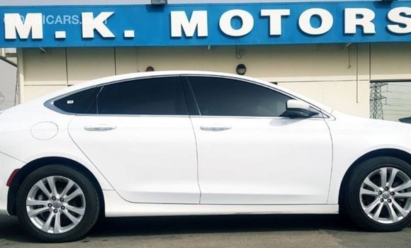 Acheter Import Voiture Chrysler 200 Blanc à Import - Dubai, Iles Acheter Import Voiture Chrysler 200 Blanc à Import - Dubai, Iles