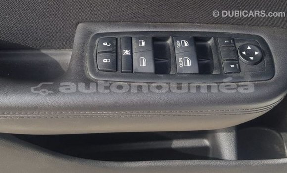 Acheter Import Voiture Chrysler 200 Blanc à Import - Dubai, Iles Acheter Import Voiture Chrysler 200 Blanc à Import - Dubai, Iles