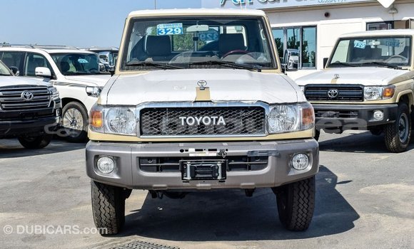 Acheter Import Voiture Toyota Land Cruiser Beige à Import - Dubai, Iles Acheter Import Voiture Toyota Land Cruiser Beige à Import - Dubai, Iles