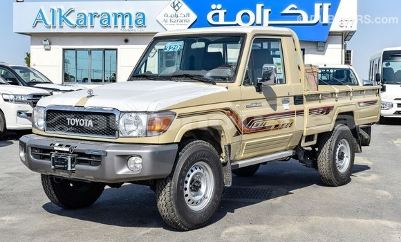 Acheter Import Voiture Toyota Land Cruiser Beige à Import - Dubai, Iles Acheter Import Voiture Toyota Land Cruiser Beige à Import - Dubai, Iles