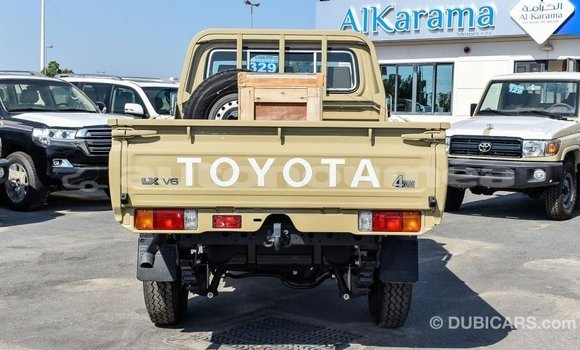 Acheter Import Voiture Toyota Land Cruiser Beige à Import - Dubai, Iles Acheter Import Voiture Toyota Land Cruiser Beige à Import - Dubai, Iles