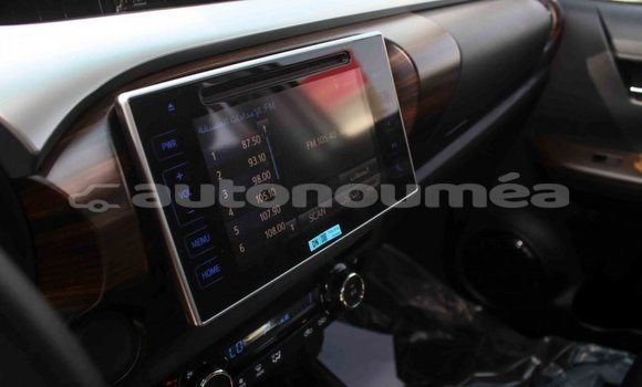 Buy Import Toyota Hilux White Car in Import - Dubai in Iles Buy Import Toyota Hilux White Car in Import - Dubai in Iles