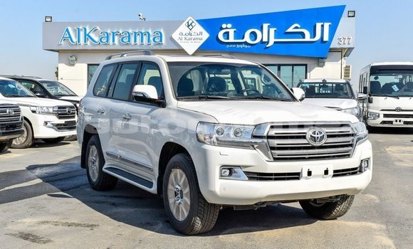Buy Import Toyota Land Cruiser White Car in Import - Dubai in Iles Buy Import Toyota Land Cruiser White Car in Import - Dubai in Iles