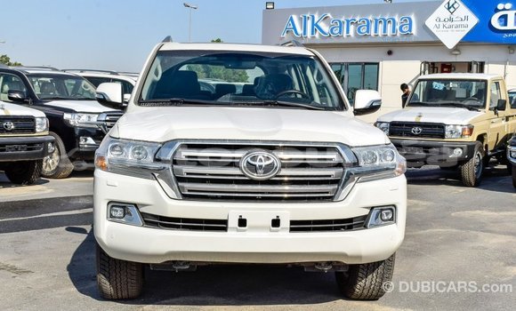 Buy Import Toyota Land Cruiser White Car in Import - Dubai in Iles Buy Import Toyota Land Cruiser White Car in Import - Dubai in Iles