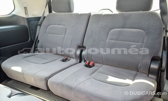 Buy Import Toyota Land Cruiser White Car in Import - Dubai in Iles Buy Import Toyota Land Cruiser White Car in Import - Dubai in Iles