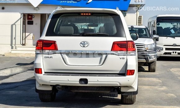 Buy Import Toyota Land Cruiser White Car in Import - Dubai in Iles Buy Import Toyota Land Cruiser White Car in Import - Dubai in Iles