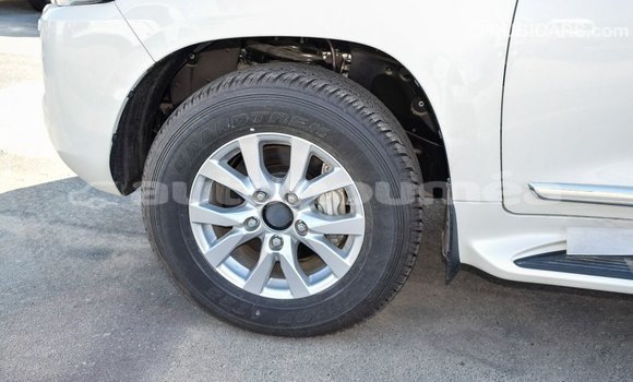 Buy Import Toyota Land Cruiser White Car in Import - Dubai in Iles Buy Import Toyota Land Cruiser White Car in Import - Dubai in Iles