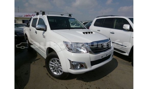 Acheter Import Voiture Toyota Hilux Blanc à Import - Dubai, Iles Acheter Import Voiture Toyota Hilux Blanc à Import - Dubai, Iles