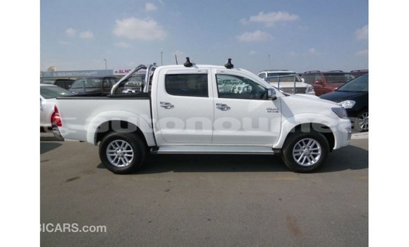 Acheter Import Voiture Toyota Hilux Blanc à Import - Dubai, Iles Acheter Import Voiture Toyota Hilux Blanc à Import - Dubai, Iles