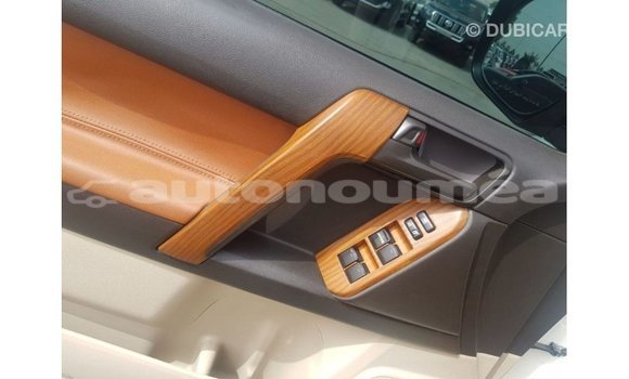 Acheter Import Voiture Toyota Land Cruiser Blanc à Import - Dubai, Iles Acheter Import Voiture Toyota Land Cruiser Blanc à Import - Dubai, Iles