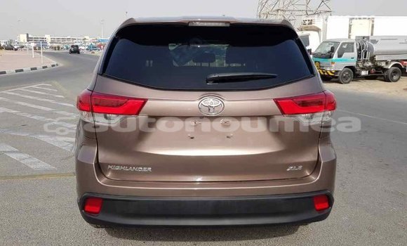 Acheter Import Voiture Toyota Highlander Marron à Import - Dubai, Iles Acheter Import Voiture Toyota Highlander Marron à Import - Dubai, Iles