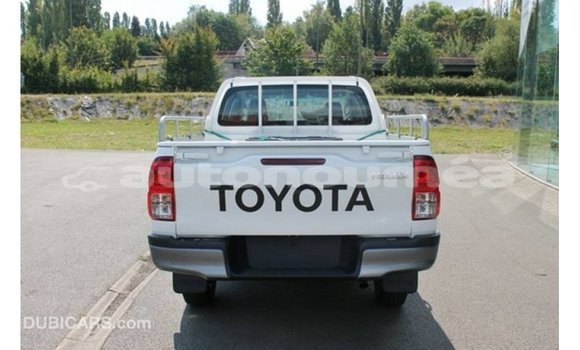 Buy Import Toyota Hilux White Car in Import - Dubai in Iles Buy Import Toyota Hilux White Car in Import - Dubai in Iles