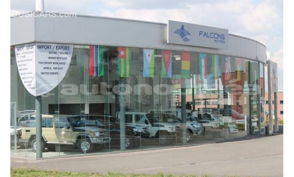 Buy Import Toyota Land Cruiser White Car in Import - Dubai in Iles Buy Import Toyota Land Cruiser White Car in Import - Dubai in Iles