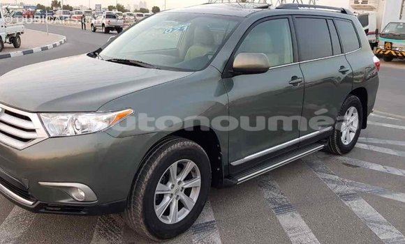 Acheter Import Voiture Toyota Highlander Vert à Import - Dubai, Iles Acheter Import Voiture Toyota Highlander Vert à Import - Dubai, Iles