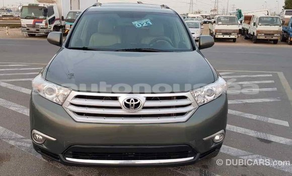 Acheter Import Voiture Toyota Highlander Vert à Import - Dubai, Iles Acheter Import Voiture Toyota Highlander Vert à Import - Dubai, Iles